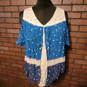 Democracy -Cold shoulder v-neck.  Blue and Cream.  Size 1X
